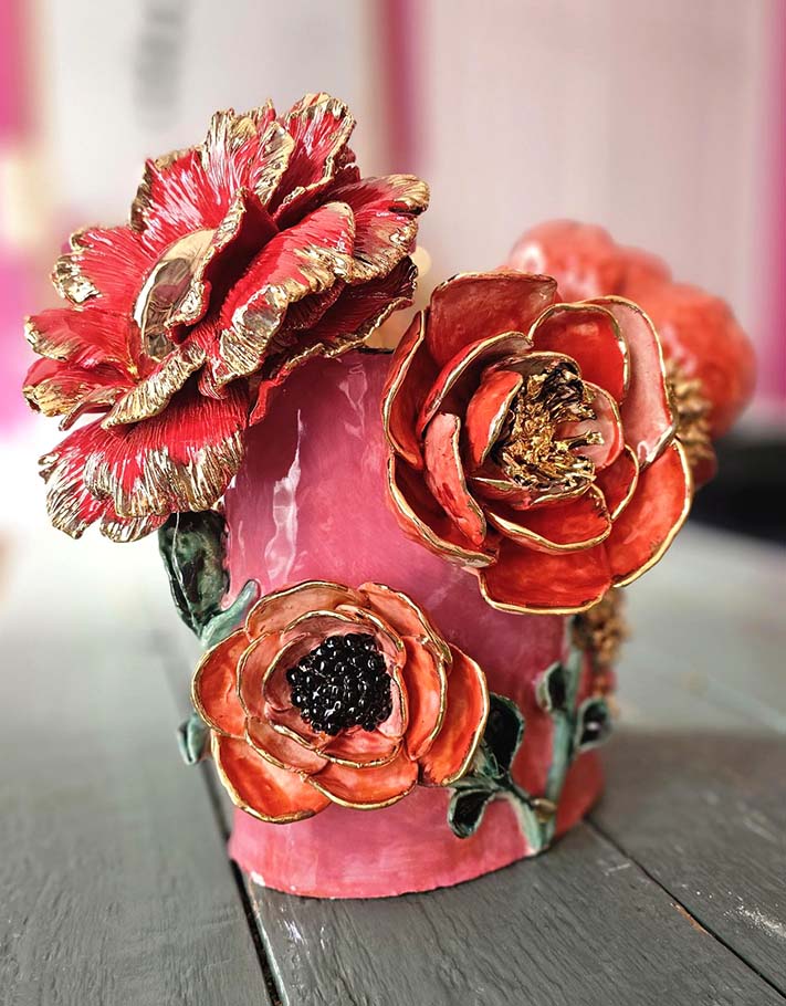 Vase en céramique « Ruby Garden » – Pièce unique avec or fin 22 carats
