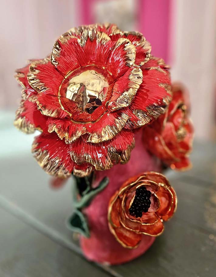 Vase en céramique « Ruby Garden » – Pièce unique avec or fin 22 carats
