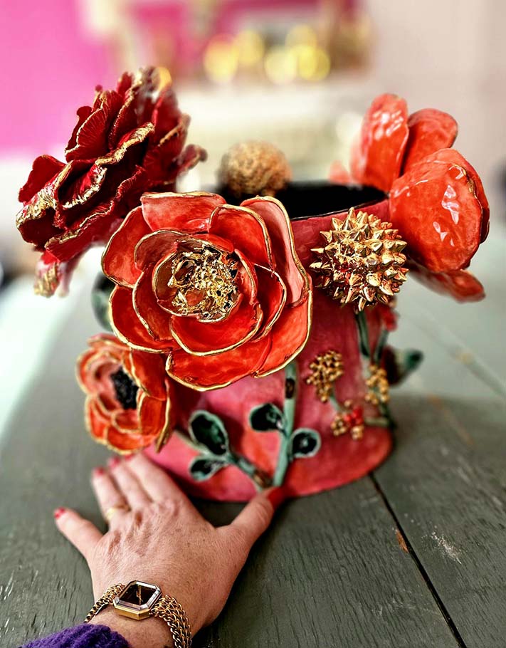 Vase en céramique « Ruby Garden » – Pièce unique avec or fin 22 carats