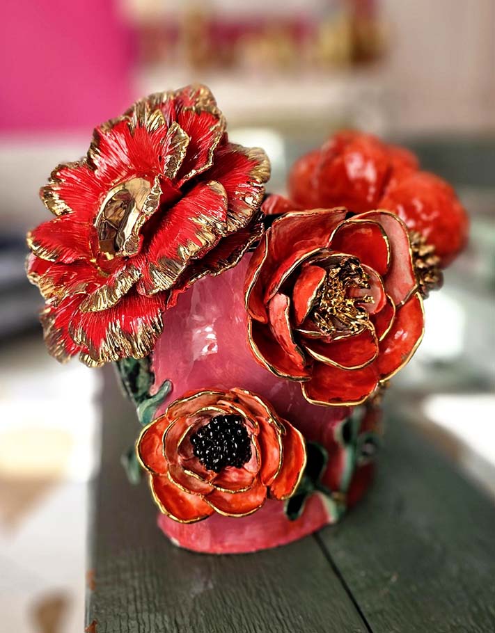 Vase en céramique « Ruby Garden » – Pièce unique avec or fin 22 carats