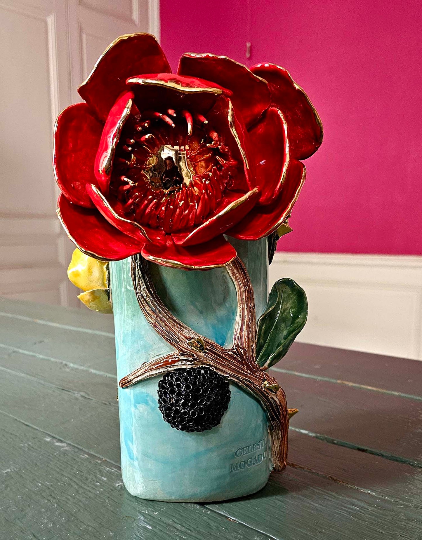 Vase en céramique « Splendeur pourpre » – Pièce unique avec or fin 22 carats
