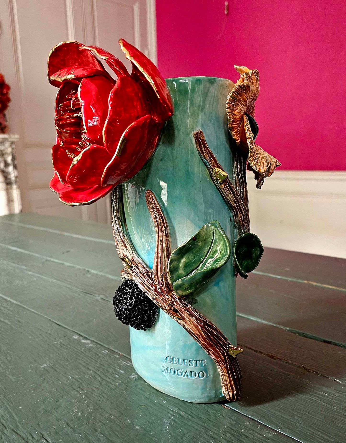 Vase en céramique « Splendeur pourpre » – Pièce unique avec or fin 22 carats