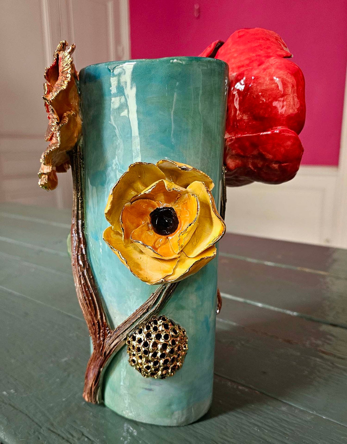 Vase en céramique « Splendeur pourpre » – Pièce unique avec or fin 22 carats