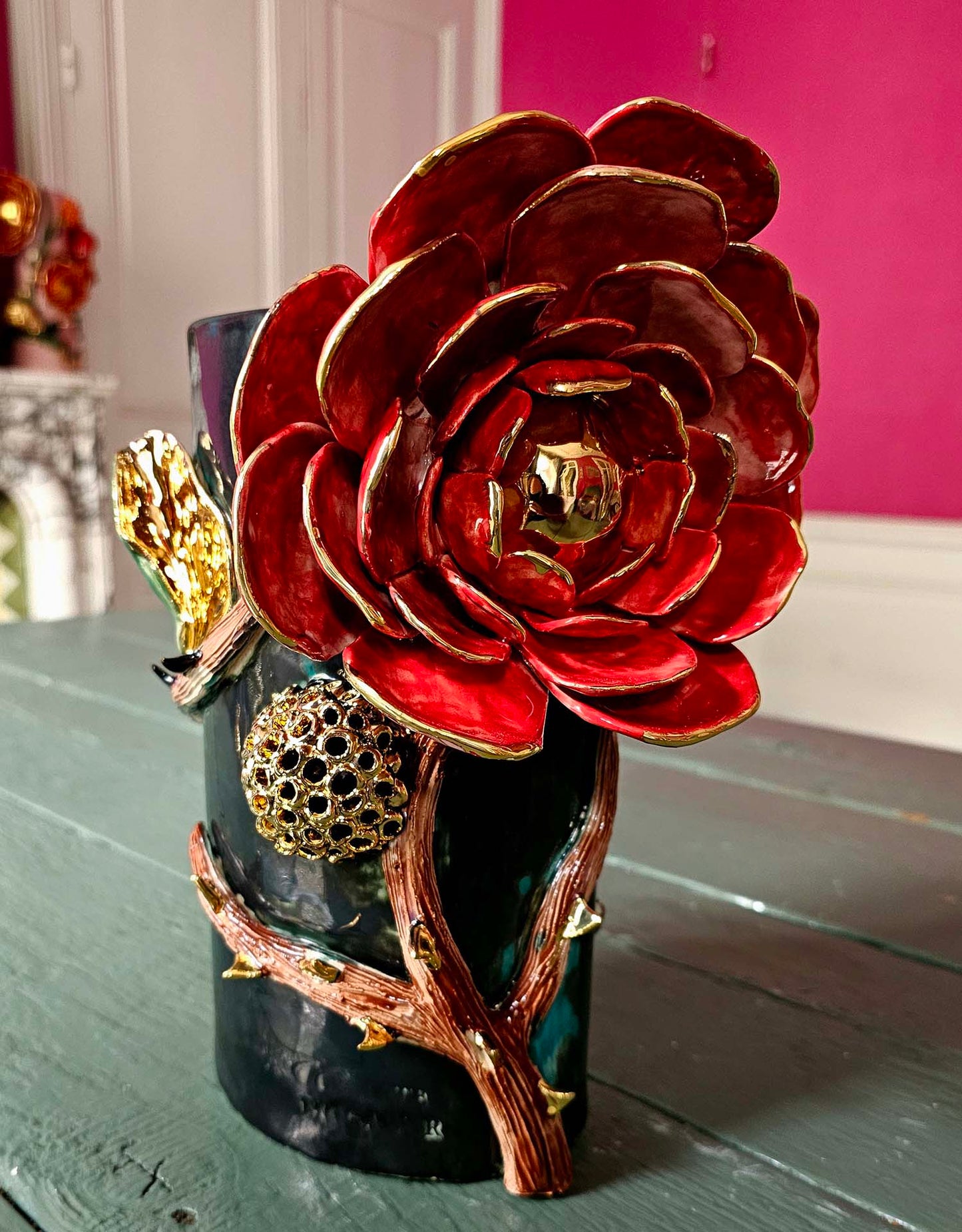 Ceramic Vase “Passionate Red” – Unique Piece with fine 22-carat gold