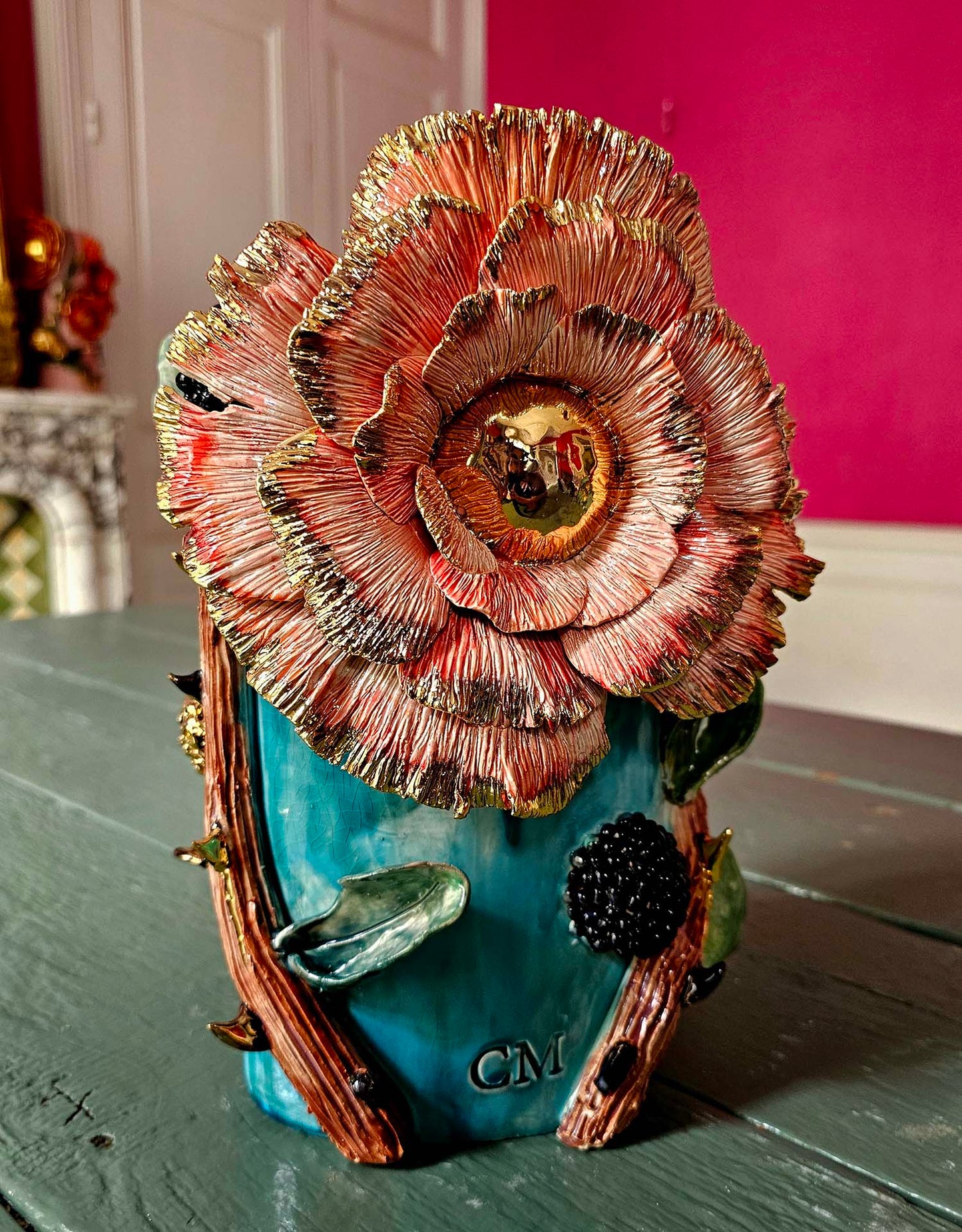 Vase en céramique « Fleur radieuse » – Pièce unique avec or fin 22 carats