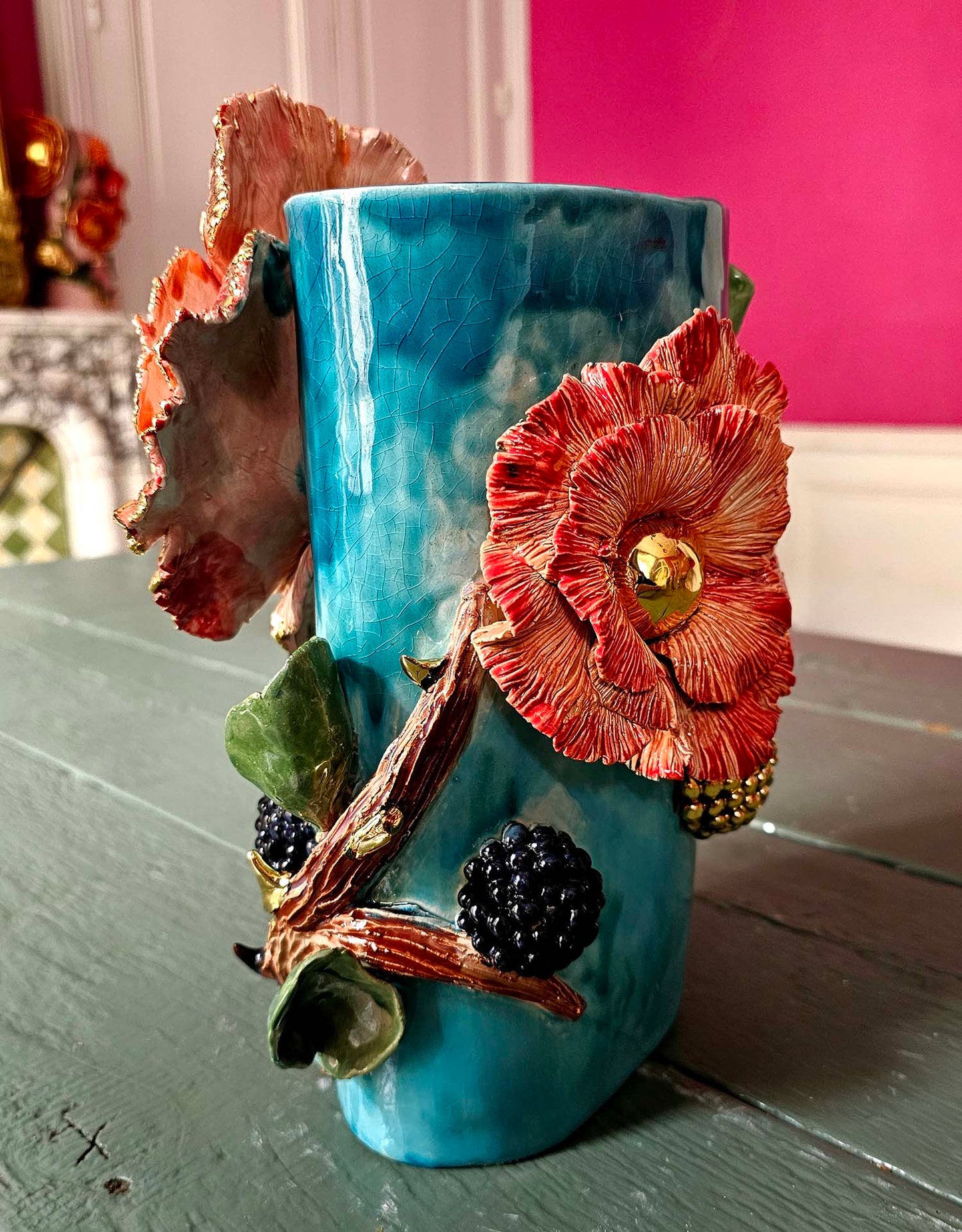 Vase en céramique « Fleur radieuse » – Pièce unique avec or fin 22 carats