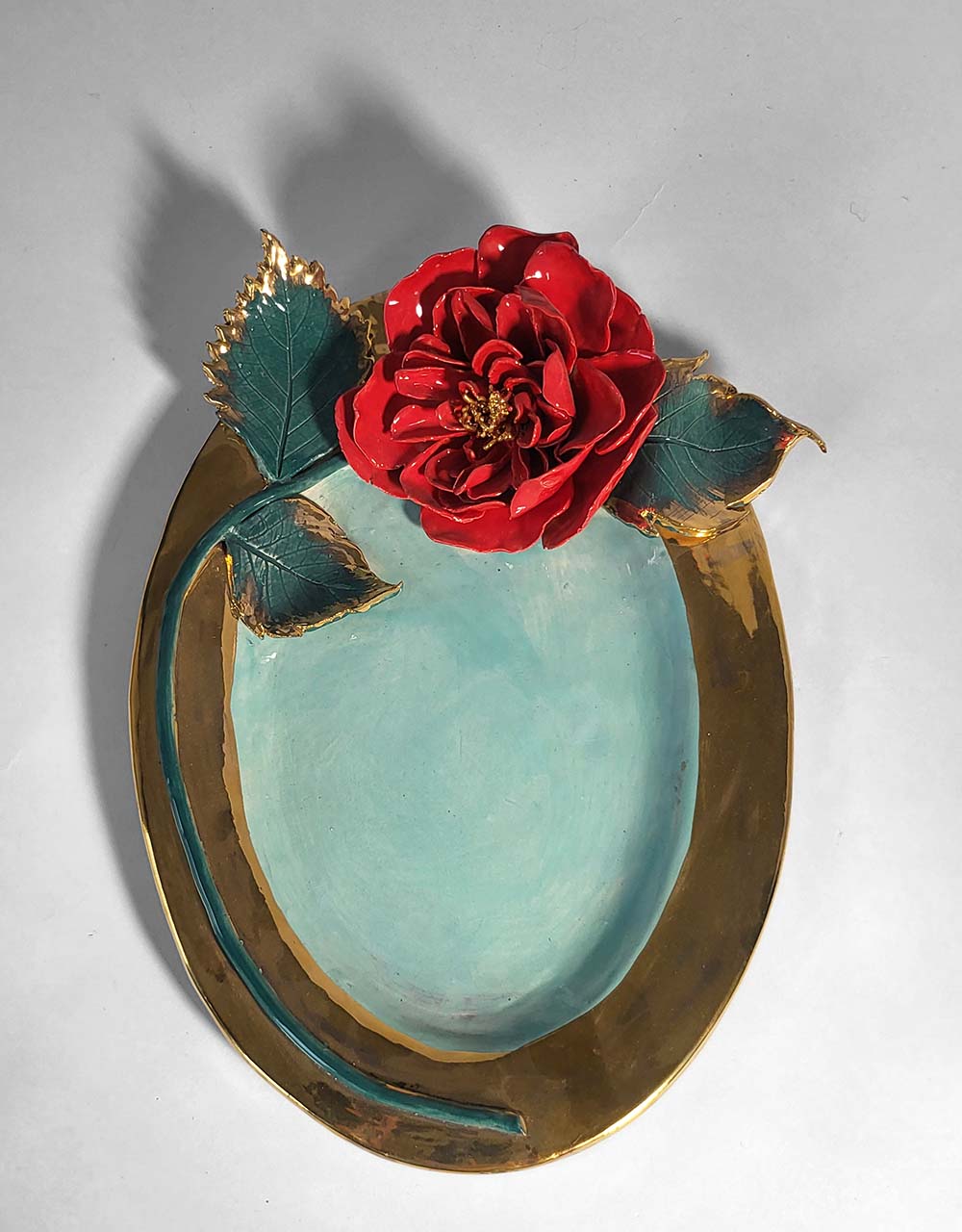 Assiette en céramique « Golden Bloom » – Pièce unique avec or fin 22 carats