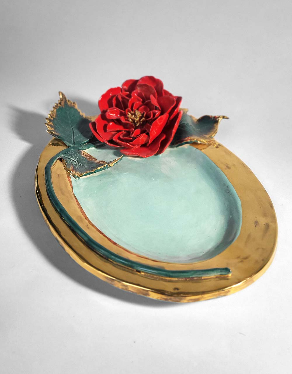 Assiette en céramique « Golden Bloom » – Pièce unique avec or fin 22 carats