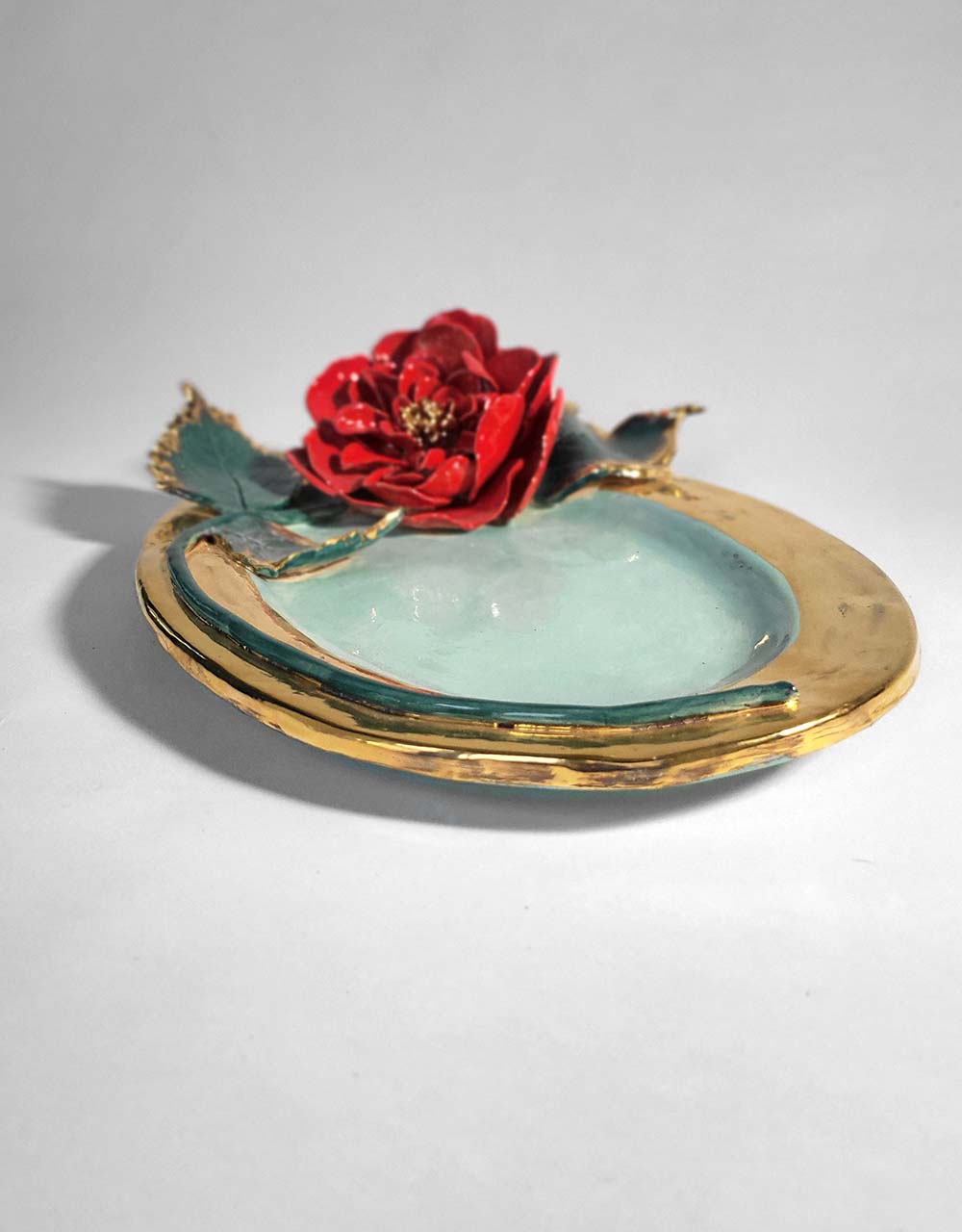 Assiette en céramique « Golden Bloom » – Pièce unique avec or fin 22 carats
