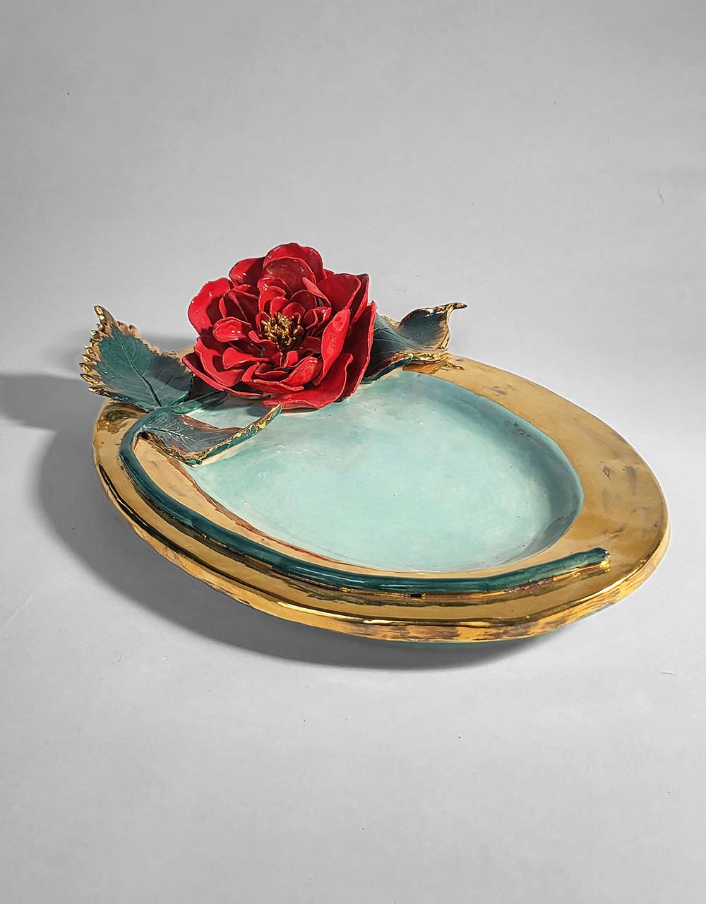 Assiette en céramique « Golden Bloom » – Pièce unique avec or fin 22 carats