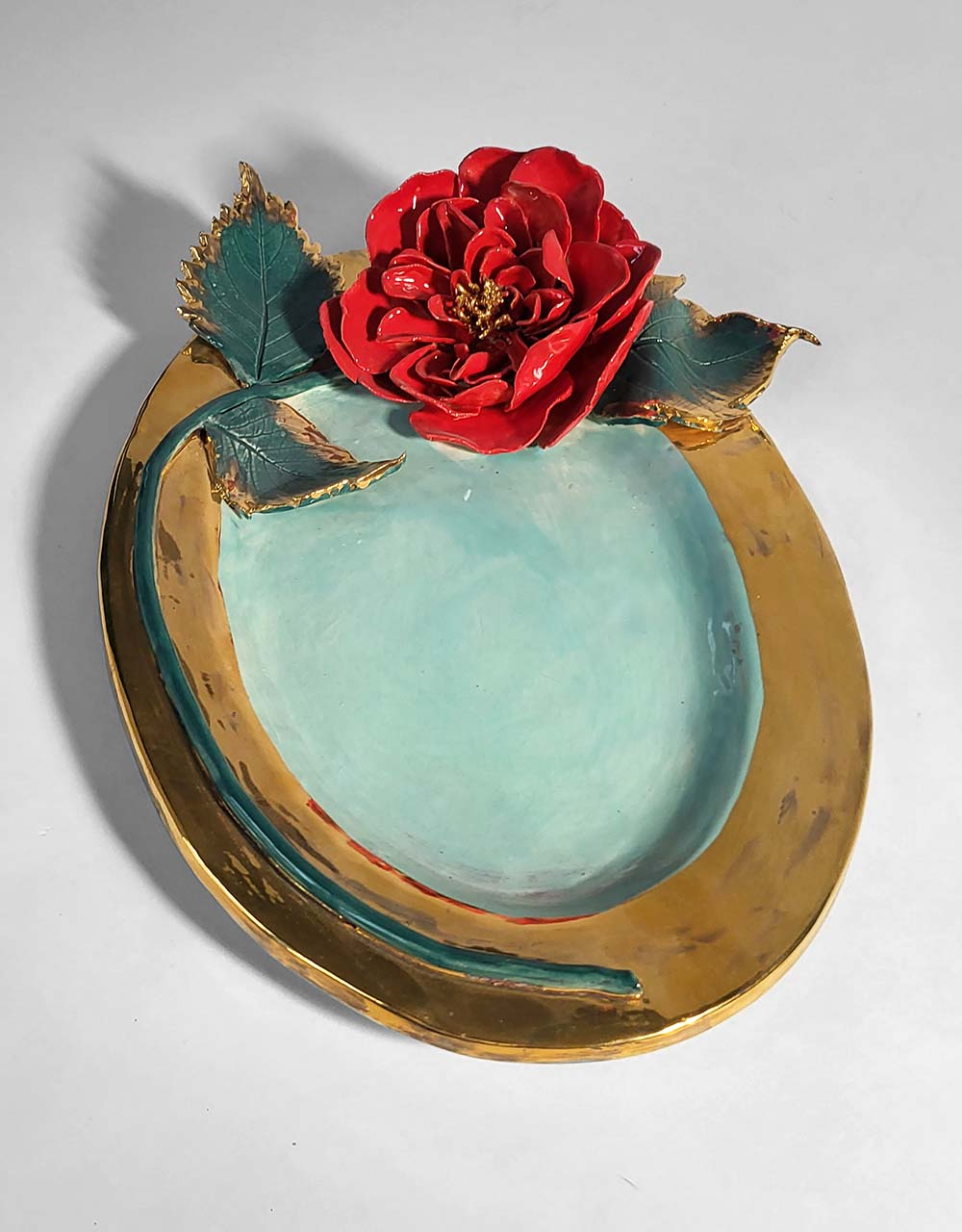 Assiette en céramique « Golden Bloom » – Pièce unique avec or fin 22 carats