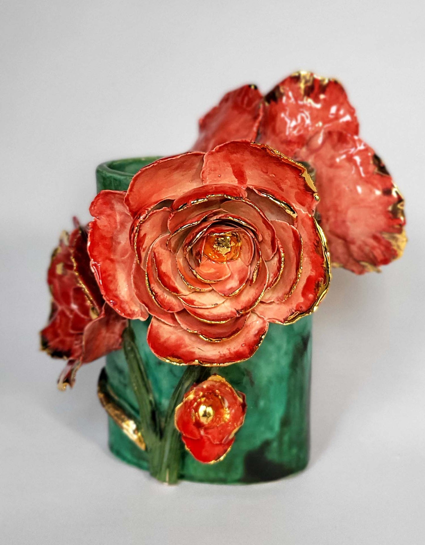 Vase à Fleurs Rouge en Faïence Emaillée et Or - Pièce Unique