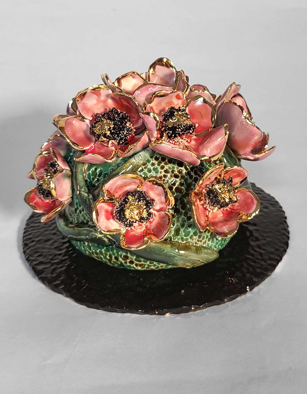 Incense holder with strawberry flower decor and 22 carat gold plating