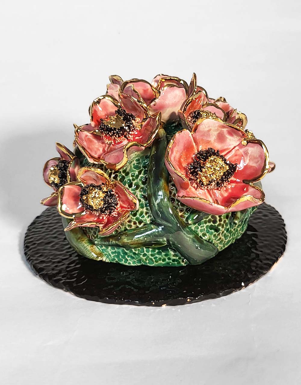Incense holder with strawberry flower decor and 22 carat gold plating