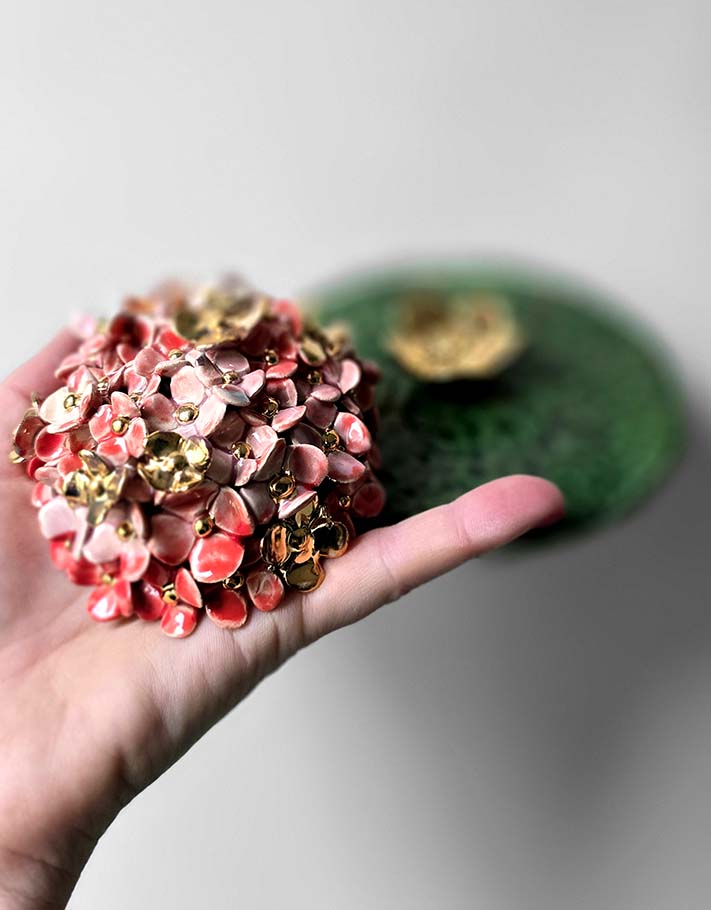 Porte encens Céramique Émaillée, Hortensias et Or - Pièce Unique Fait Main