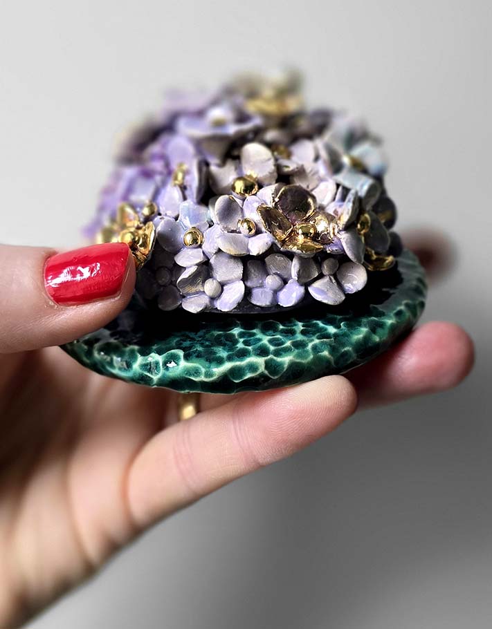 Porte encens Céramique Émaillée, Hortensias et Or - Pièce Unique Fait Main