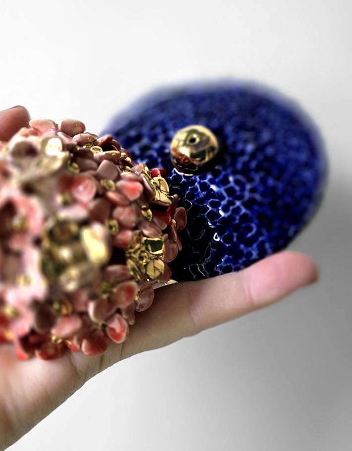 Porte encens Céramique Émaillée, Hortensias et Or - Pièce Unique Fait Main