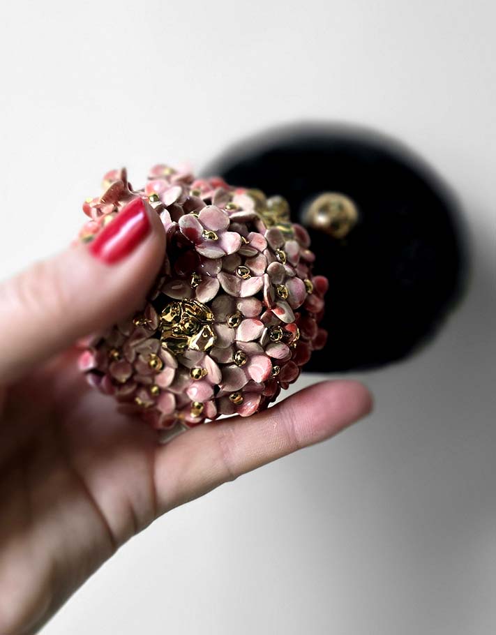 Porte encens Céramique Émaillée, Hortensias et Or - Pièce Unique Fait Main
