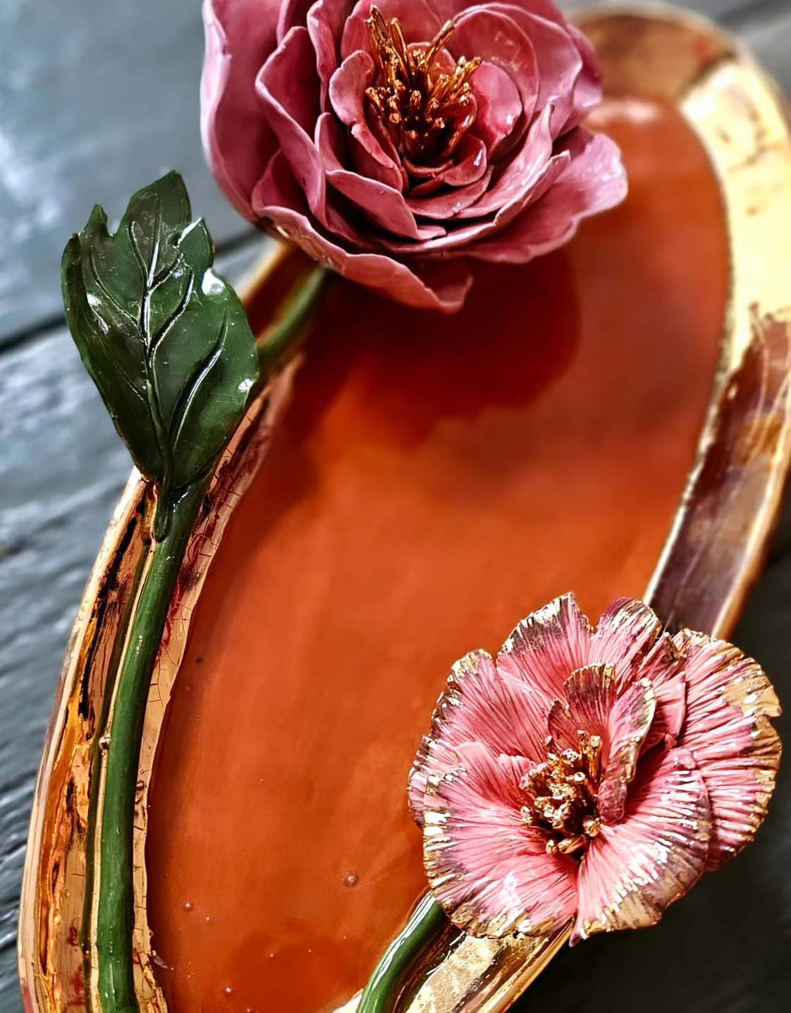 Enamelled earthenware dish gilded with fine 22-carat gold