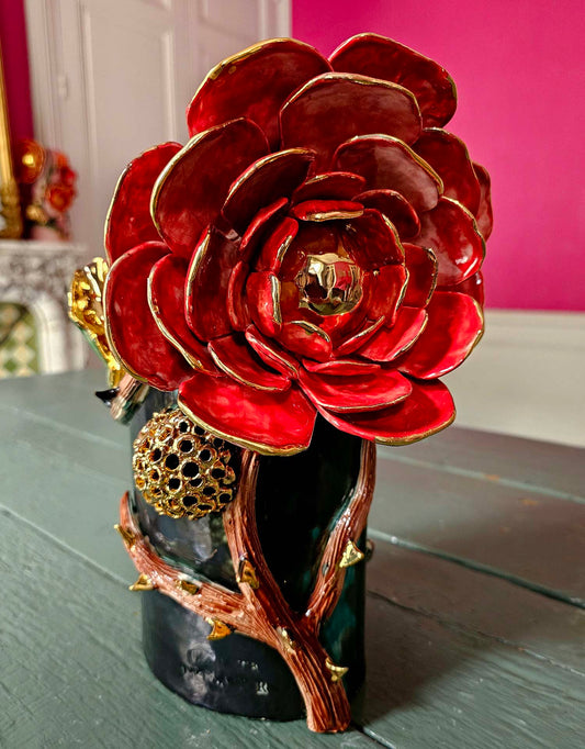 Ceramic Vase “Passionate Red” – Unique Piece with fine 22-carat gold