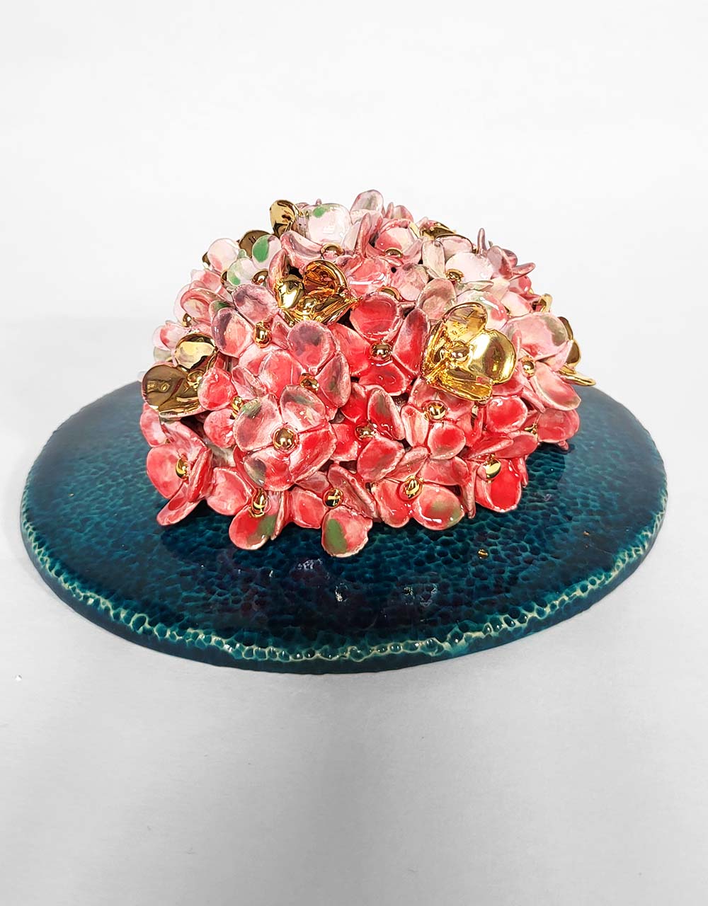 Incense holder with hydrangea decor and 22 carat gold plating