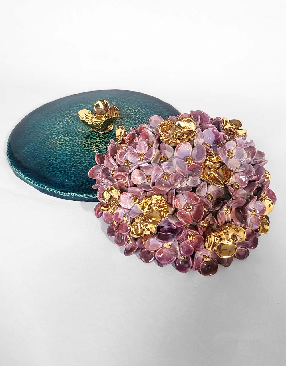 Incense holder with hydrangea decor and 22 carat gold plating
