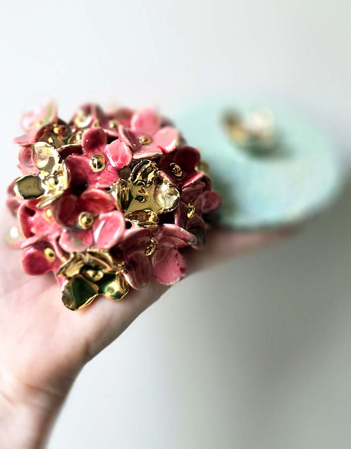 Porte encens Céramique Émaillée, Hortensias et Or - Pièce Unique Fait Main
