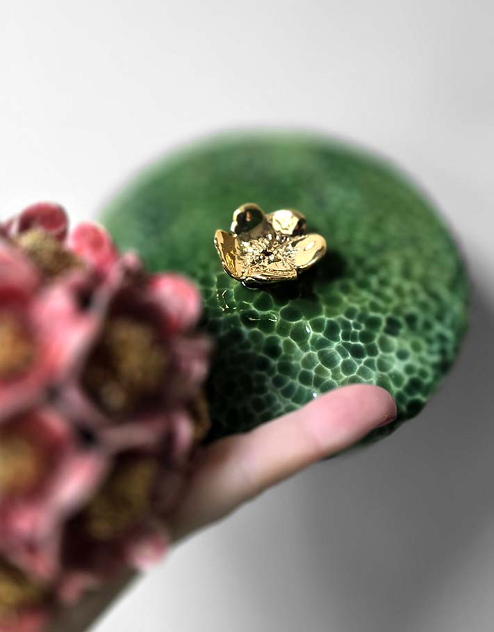 Incense holder with pansy decor and 22 carat gold plating