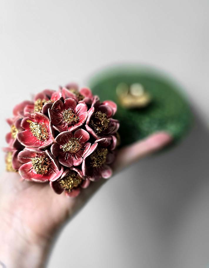 Incense holder with pansy decor and 22 carat gold plating