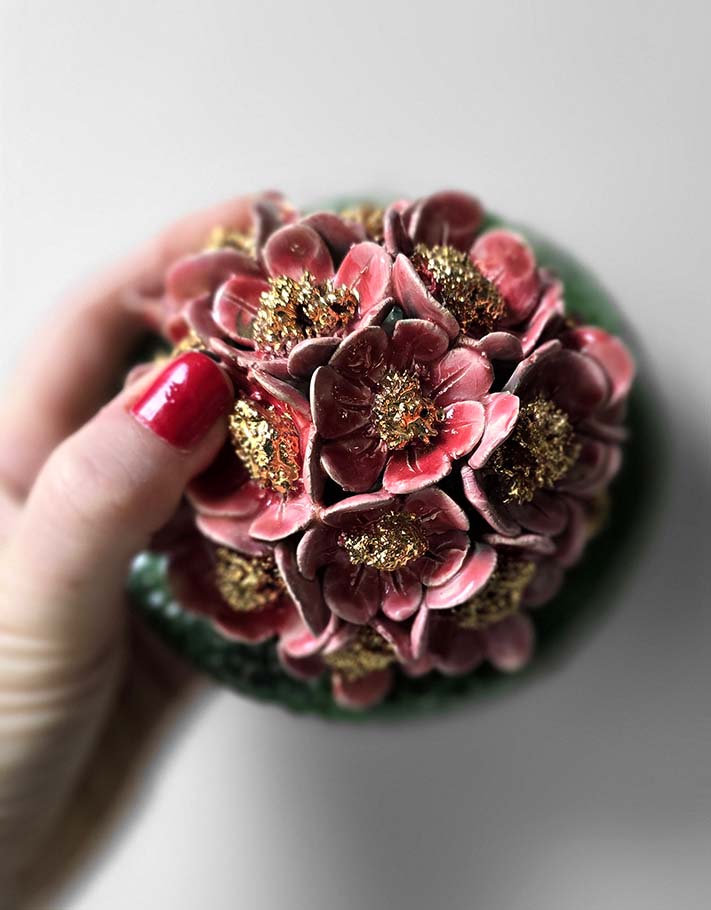 Incense holder with pansy decor and 22 carat gold plating