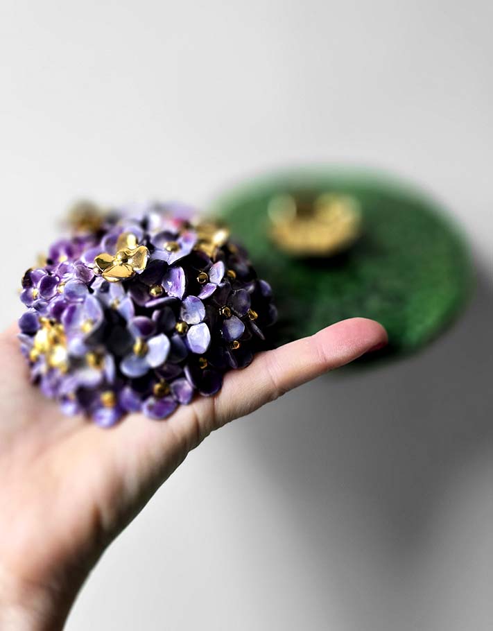 Porte encens Céramique Émaillée, Hortensias et Or - Pièce Unique Fait Main