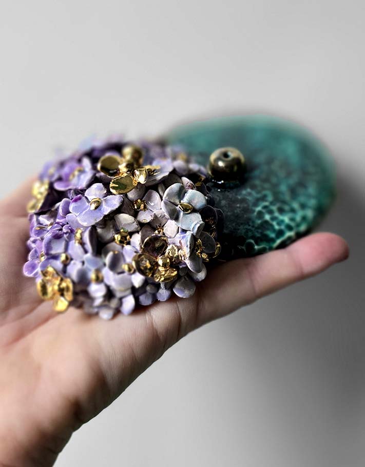 Porte encens Céramique Émaillée, Hortensias et Or - Pièce Unique Fait Main