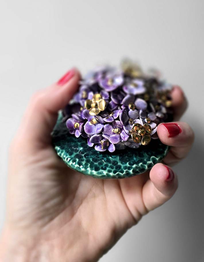 Porte encens Céramique Émaillée, Hortensias et Or - Pièce Unique Fait Main
