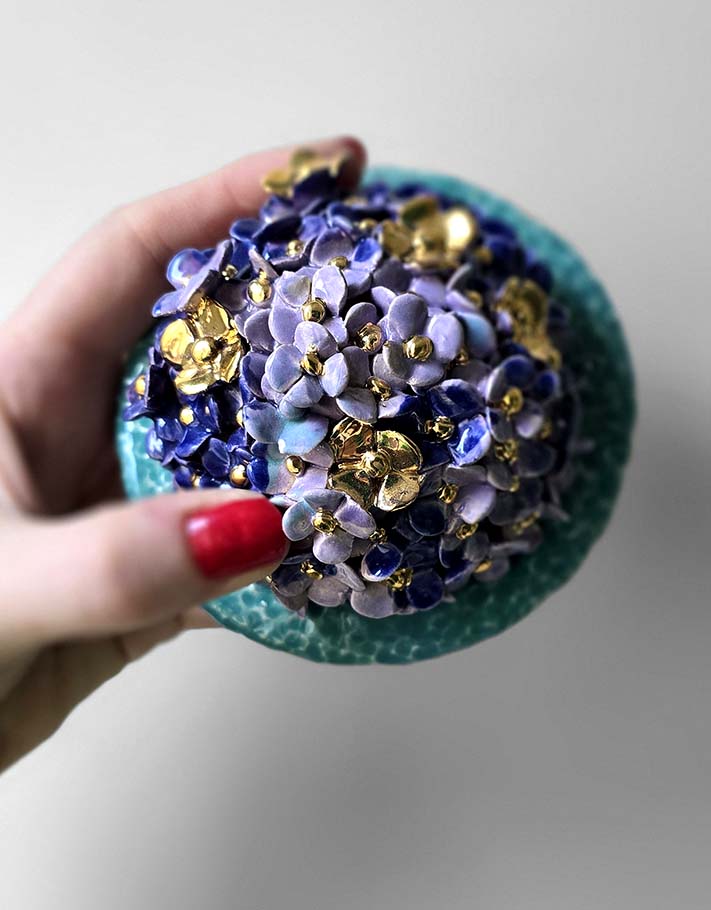 Porte encens Céramique Émaillée, Hortensias et Or - Pièce Unique Fait Main