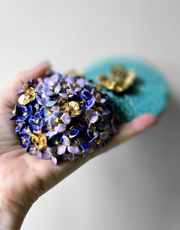 Porte encens Céramique Émaillée, Hortensias et Or - Pièce Unique Fait Main