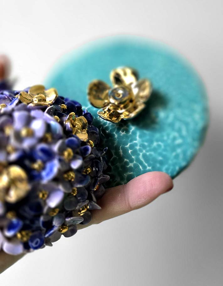 Porte encens Céramique Émaillée, Hortensias et Or - Pièce Unique Fait Main