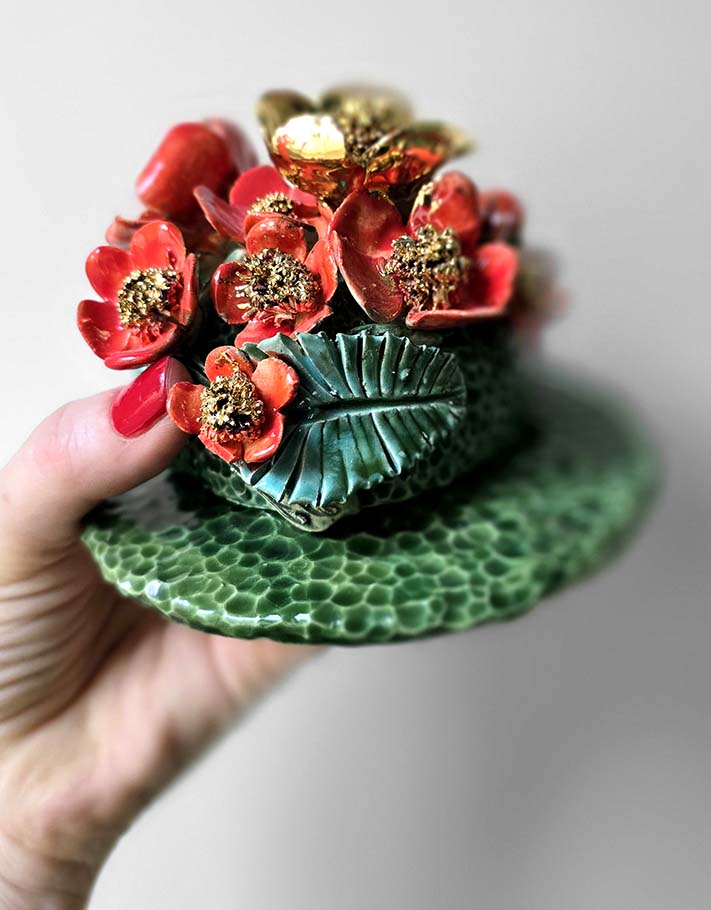 Porte encens Céramique Émaillée, Fleurs de fraisier et Or - Pièce Unique Fait Main