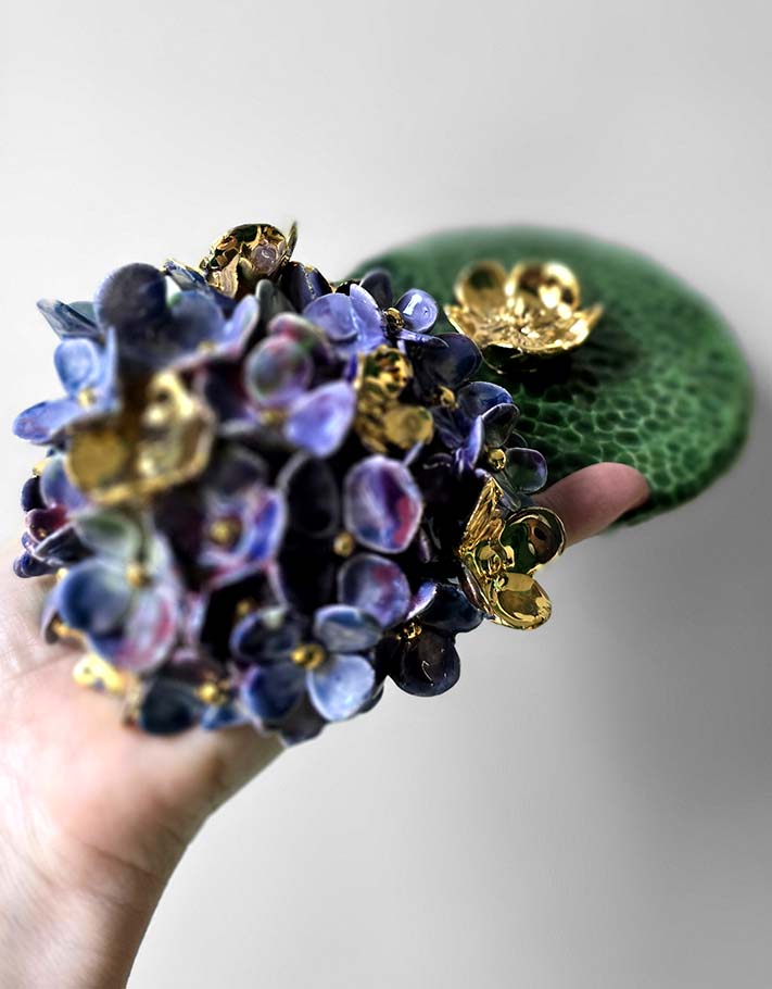 Porte encens Céramique Émaillée, Hortensias et Or - Pièce Unique Fait Main