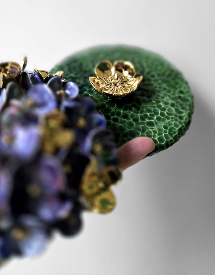 Porte encens Céramique Émaillée, Hortensias et Or - Pièce Unique Fait Main