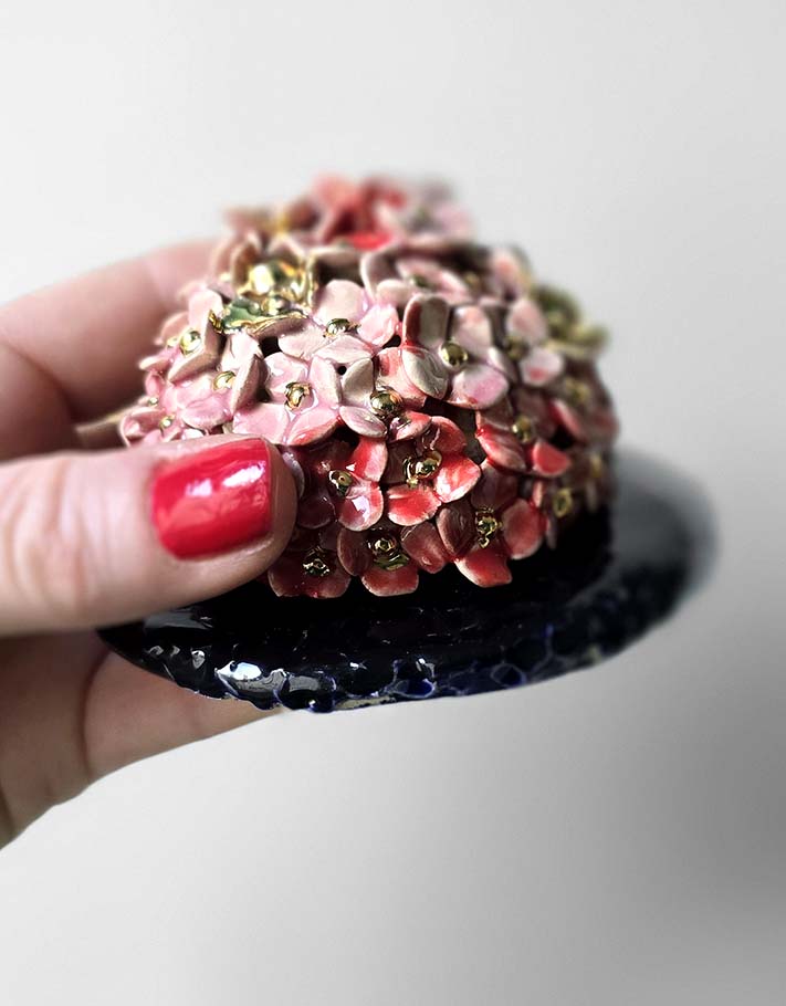 Porte encens Céramique Émaillée, Hortensias et Or - Pièce Unique Fait Main