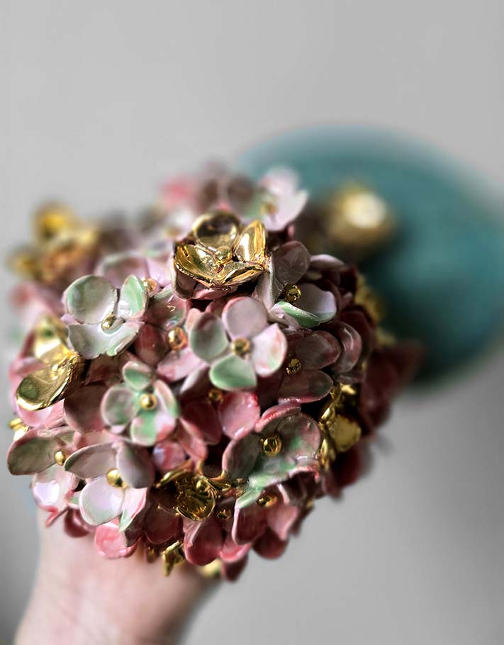 Porte encens Céramique Émaillée, Hortensias et Or - Pièce Unique Fait Main