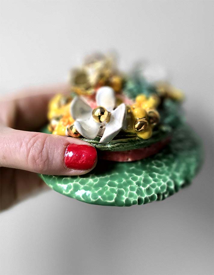 Porte encens Céramique Émaillée, fleurs blanches & mimosa - Pièce Unique Fait Main