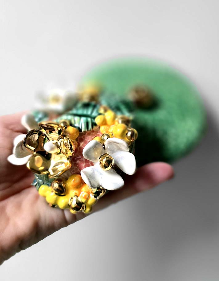 Porte encens Céramique Émaillée, fleurs blanches & mimosa - Pièce Unique Fait Main